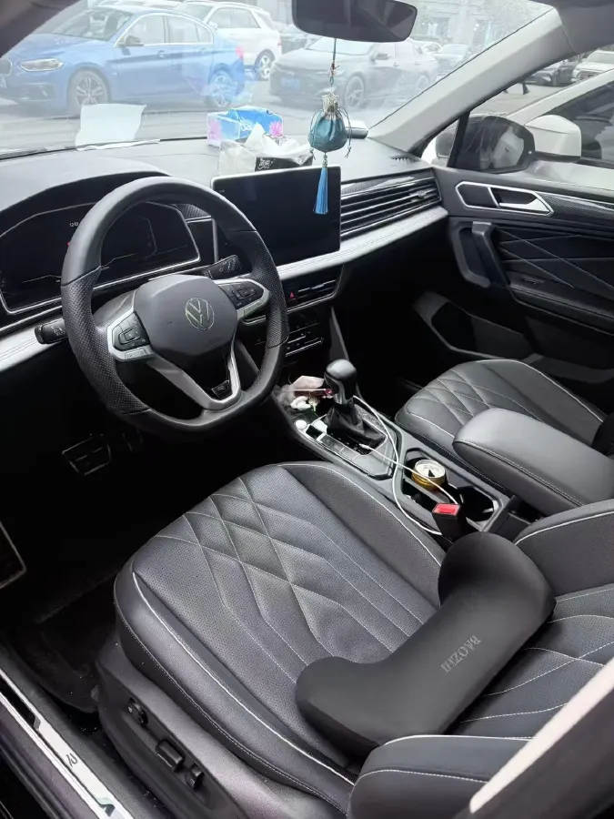 2024 Volkswagen Tiguan L 2.0T 186HP L4 7DCT,autocango,china used car exporter,china ev exporter,chinese used car exporter,chinese used ev exporter