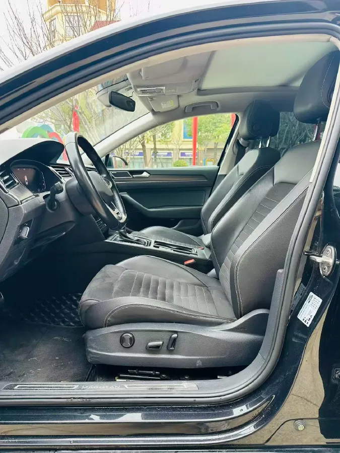 2021 Volkswagen Magotan 2.0T 186HP L4 7DCT,autocango,china used car exporter,china ev exporter,chinese used car exporter,chinese used ev exporter