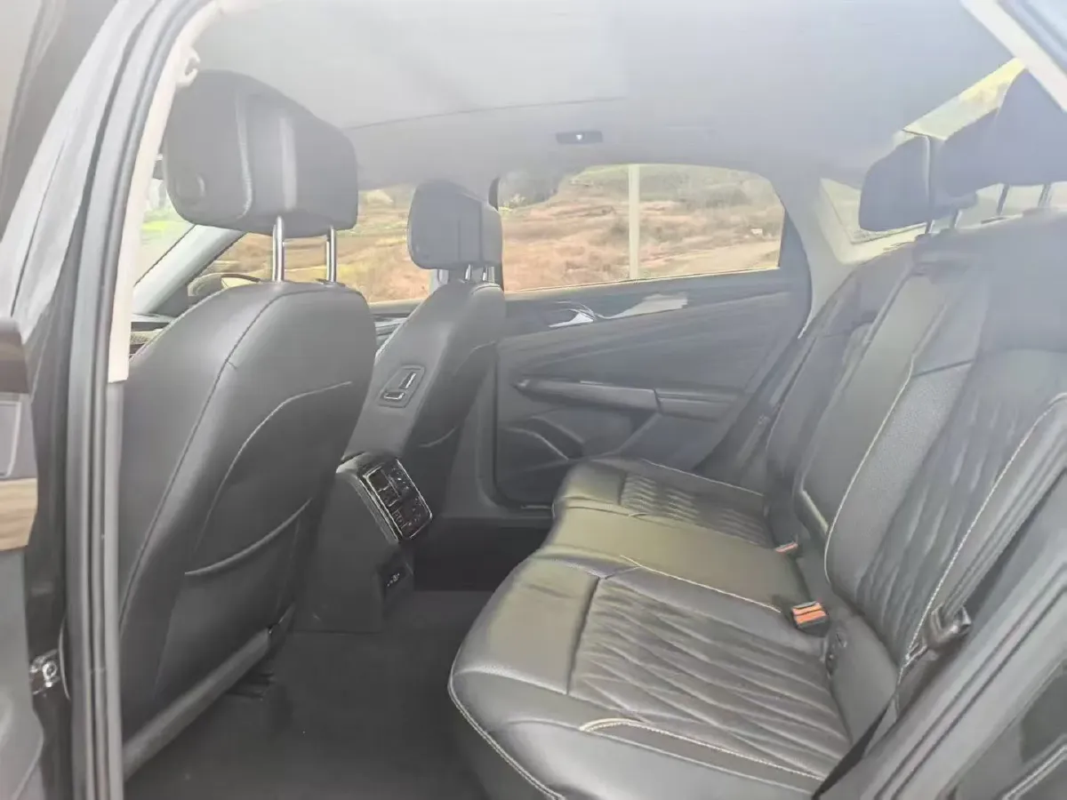 2020 Volkswagen Passat 2.0T 186HP L4 7DCT,autocango,china used car exporter,china ev exporter,chinese used car exporter,chinese used ev exporter