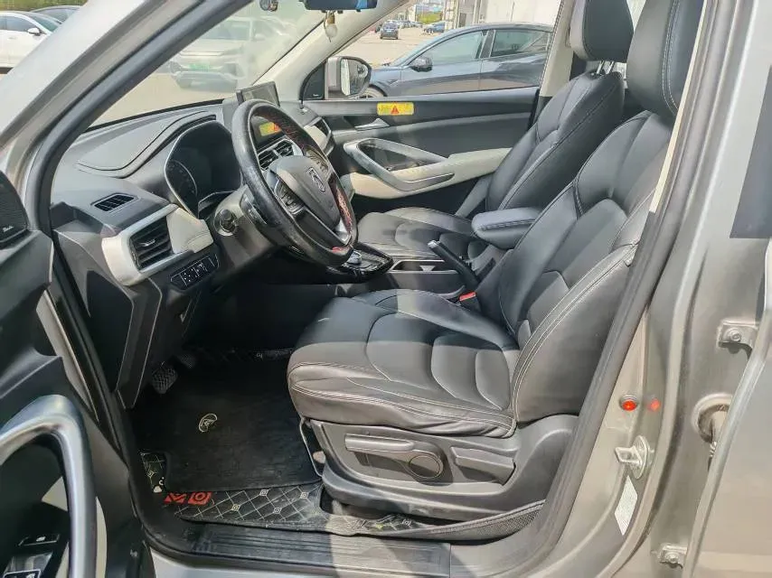 2018 BaoJun 530 1.5T 150HP L4 6MT,autocango,china used car exporter,china ev exporter,chinese used car exporter,chinese used ev exporter