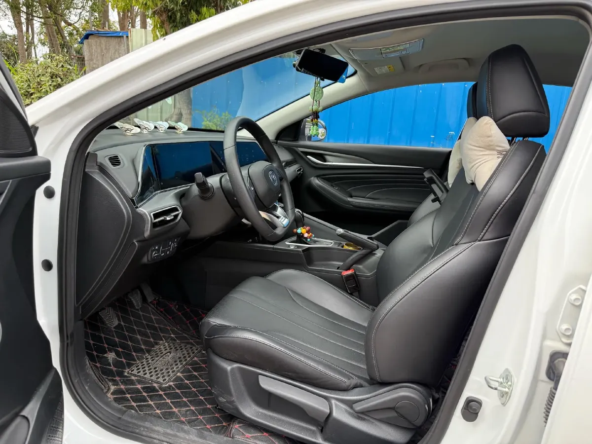 2021 ChangAn Eado 1.6L 128HP L4 5MT,autocango,china used car exporter,china ev exporter,chinese used car exporter,chinese used ev exporter