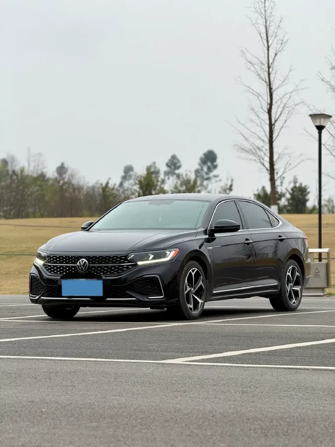 2023 Volkswagen Passat 2.0T 186HP L4 7DCT,autocango,china used car exporter,china ev exporter,chinese used car exporter,chinese used ev exporter