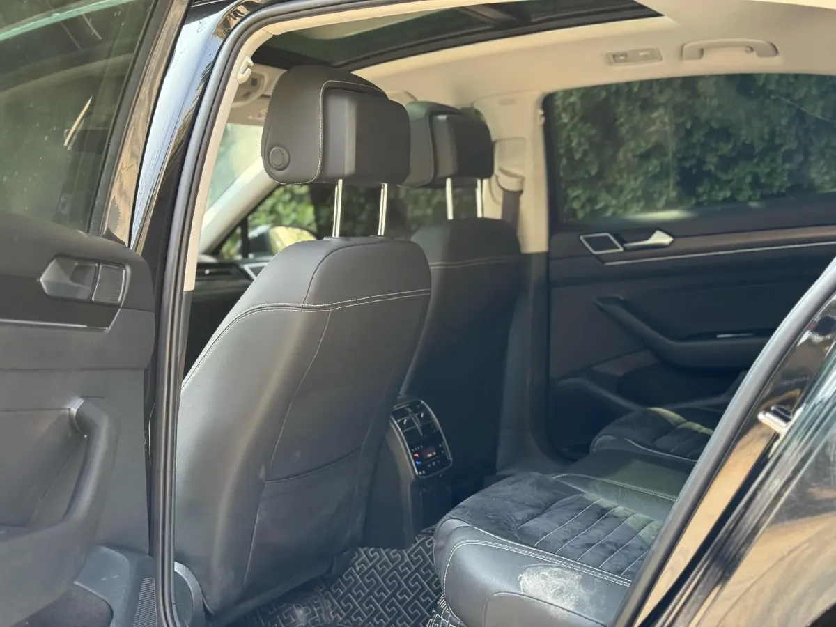 2020 Volkswagen Magotan 2.0T 186HP L4 7DCT,autocango,china used car exporter,china ev exporter,chinese used car exporter,chinese used ev exporter