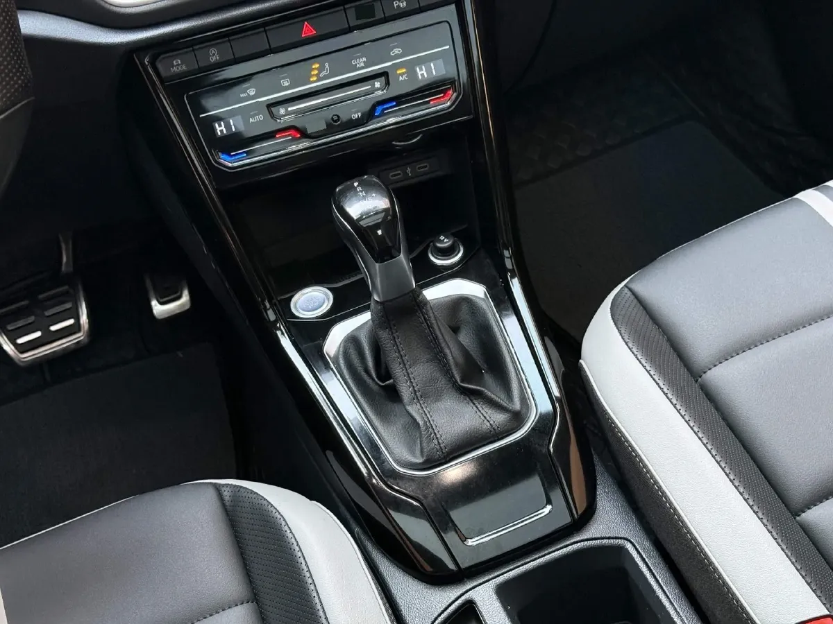 2023 Volkswagen T-Roc 1.5T 160HP L4 7DCT,autocango,china used car exporter,china ev exporter,chinese used car exporter,chinese used ev exporter