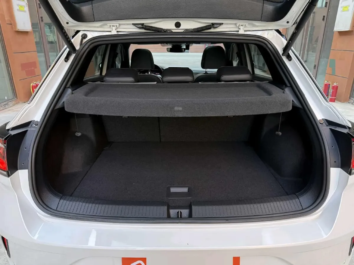 2023 Volkswagen T-Roc 1.5T 160HP L4 7DCT,autocango,china used car exporter,china ev exporter,chinese used car exporter,chinese used ev exporter