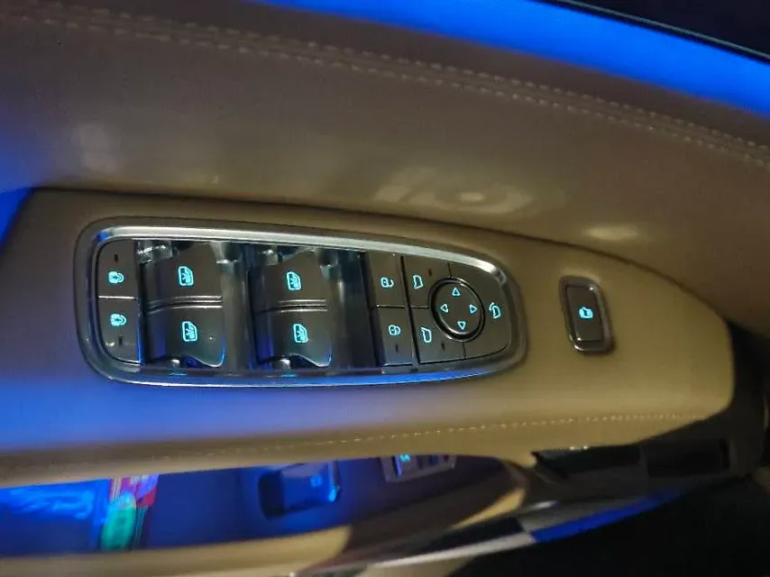 2025 YangWang U8 L REEV 272HP REEV,autocango,china used car exporter,china ev exporter,chinese used car exporter,chinese used ev exporter