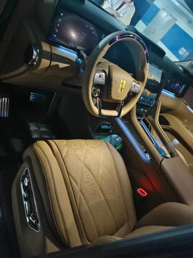 2025 YangWang U8 L REEV 272HP REEV,autocango,china used car exporter,china ev exporter,chinese used car exporter,chinese used ev exporter