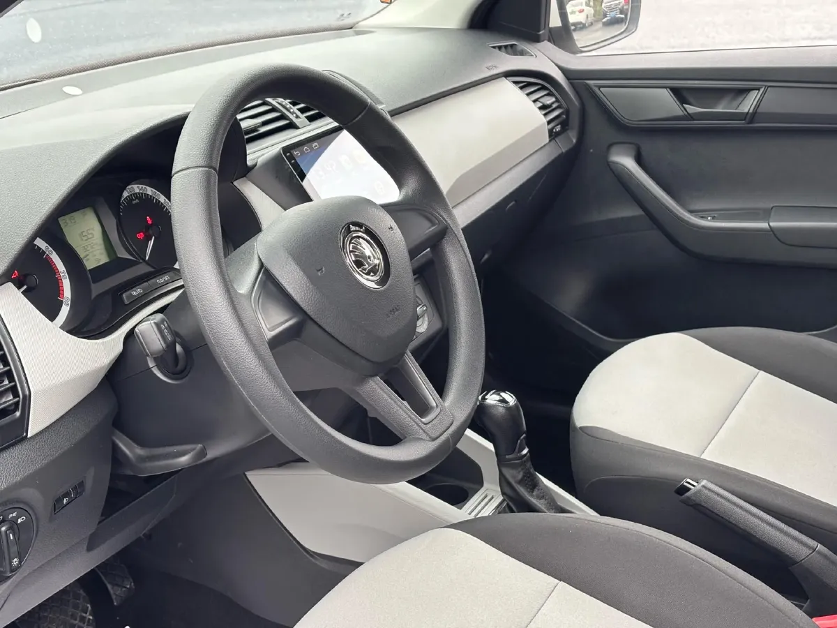 2017 Skoda Fabia 1.4L 90HP L4 6AT,autocango,china used car exporter,china ev exporter,chinese used car exporter,chinese used ev exporter