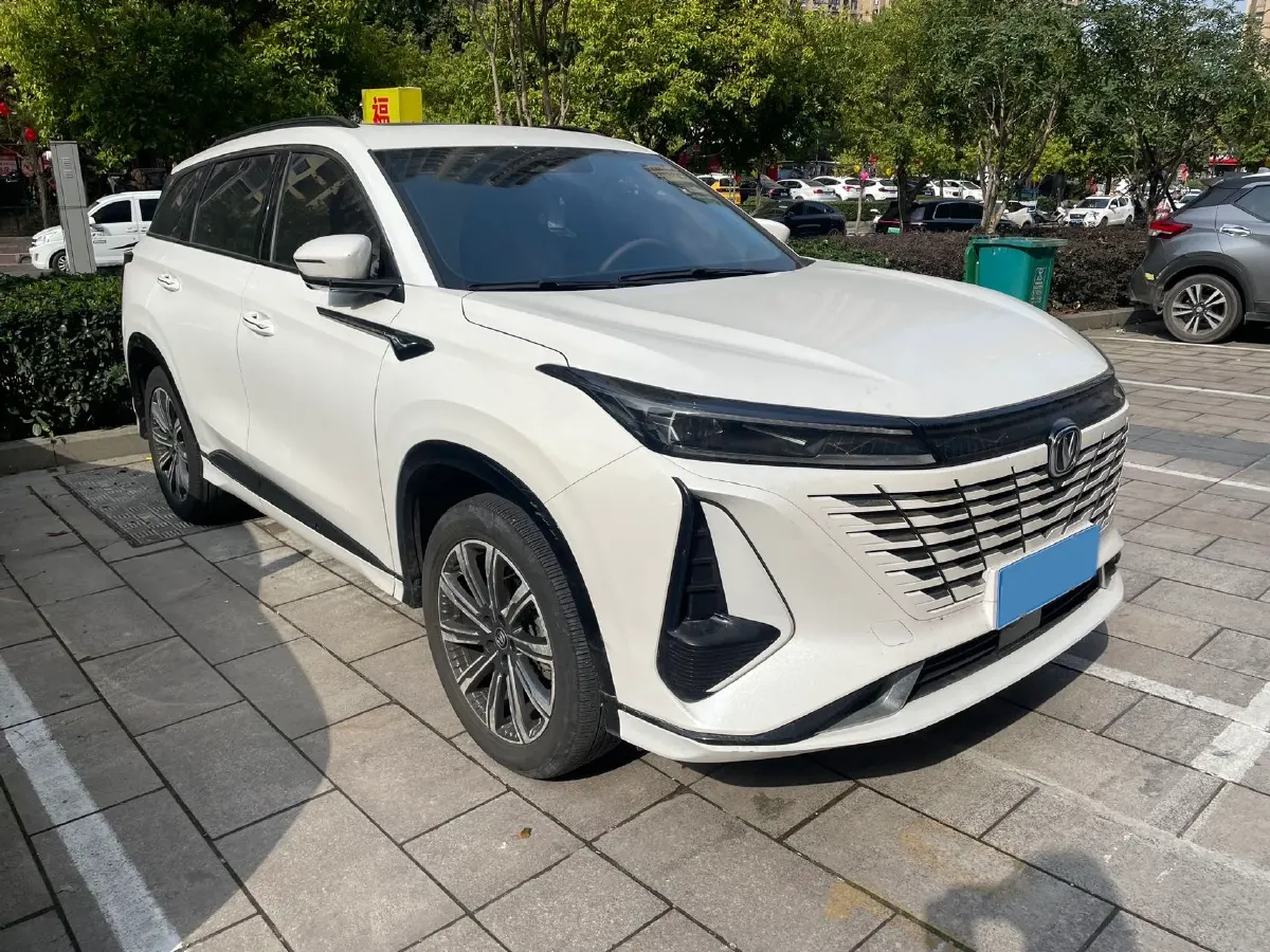 2023 ChangAn CS75 Plus 1.5T 188HP L4 8AT,autocango,china used car exporter,china ev exporter,chinese used car exporter,chinese used ev exporter
