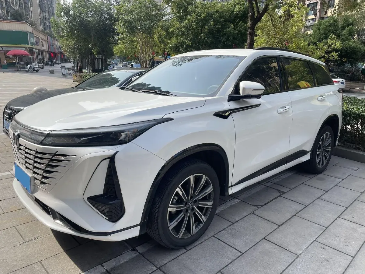 2023 ChangAn CS75 Plus 1.5T 188HP L4 8AT,autocango,china used car exporter,china ev exporter,chinese used car exporter,chinese used ev exporter