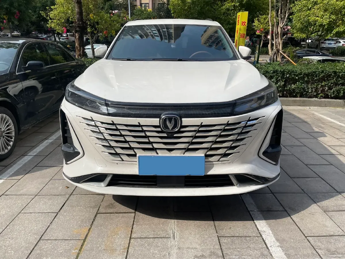 2023 ChangAn CS75 Plus 1.5T 188HP L4 8AT,autocango,china used car exporter,china ev exporter,chinese used car exporter,chinese used ev exporter