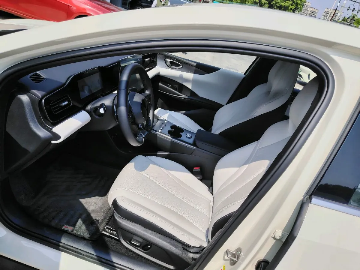 2020 HuangHai JiaoLong 2.4T 218HP L4 6MT,autocango,china used car exporter,china ev exporter,chinese used car exporter,chinese used ev exporter