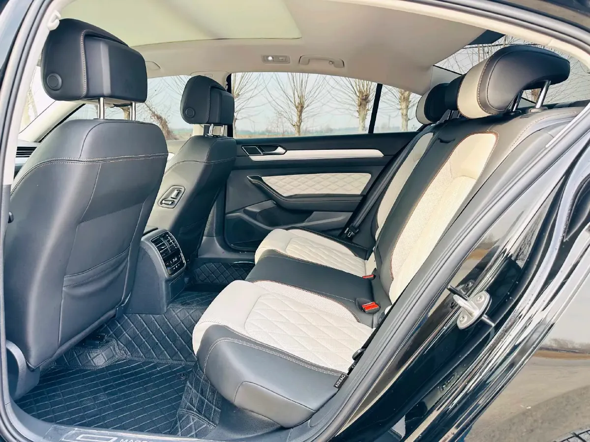 2025 Volkswagen Magotan 2.0T 186HP L4 7DCT,autocango,china used car exporter,china ev exporter,chinese used car exporter,chinese used ev exporter