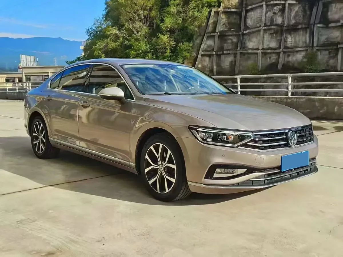 2020 Volkswagen Magotan 2.0T 186HP L4 7DCT,autocango,china used car exporter,china ev exporter,chinese used car exporter,chinese used ev exporter