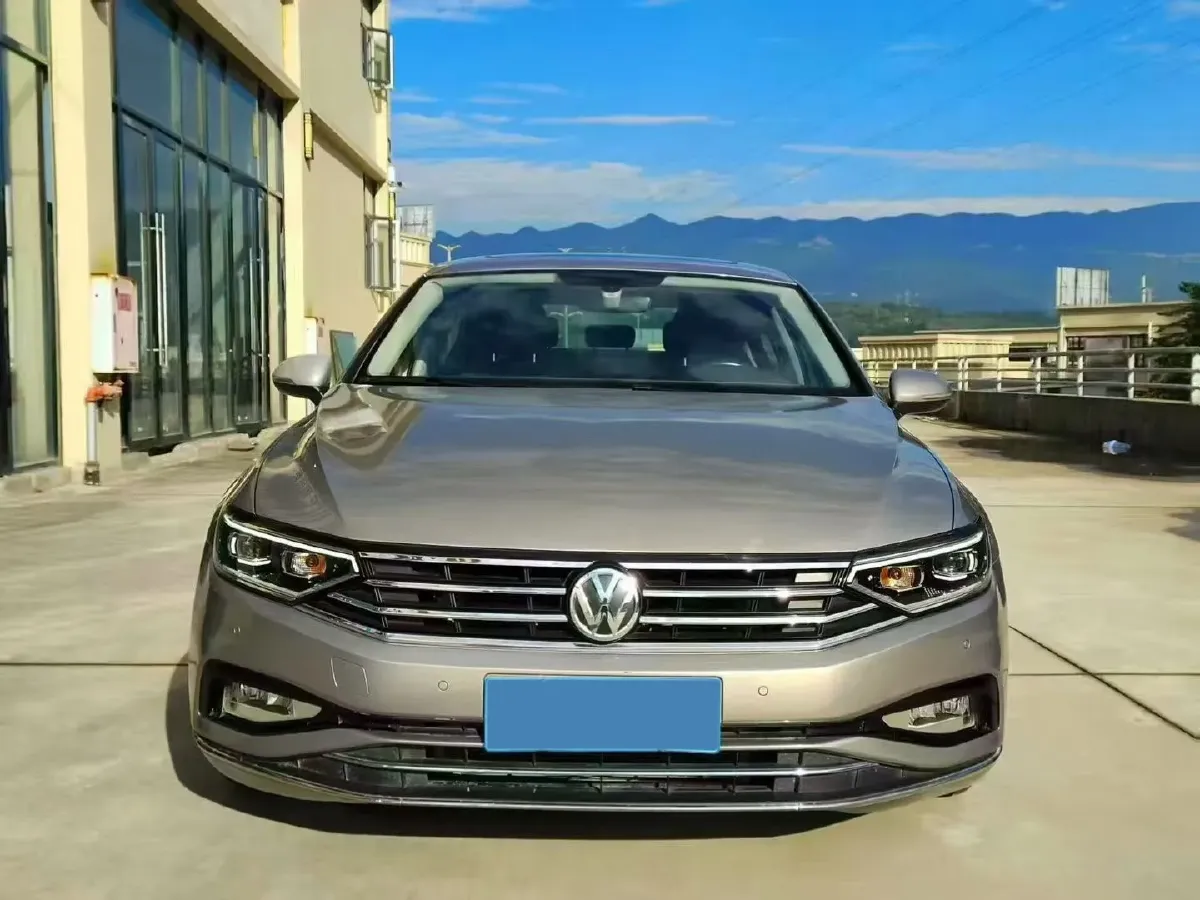 2020 Volkswagen Magotan 2.0T 186HP L4 7DCT,autocango,china used car exporter,china ev exporter,chinese used car exporter,chinese used ev exporter