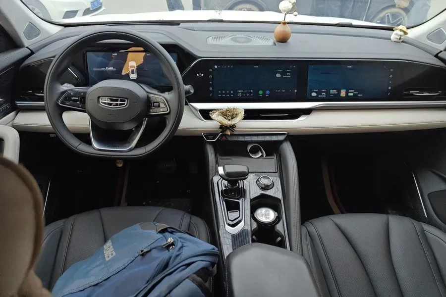 2021 Geely Monjaro 2.0T 218HP L4 7DCT,autocango,china used car exporter,china ev exporter,chinese used car exporter,chinese used ev exporter