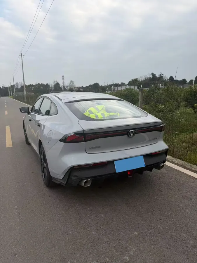 2023 ChangAn UNI-V 1.5T 188HP L4 7DCT,autocango,china used car exporter,china ev exporter,chinese used car exporter,chinese used ev exporter