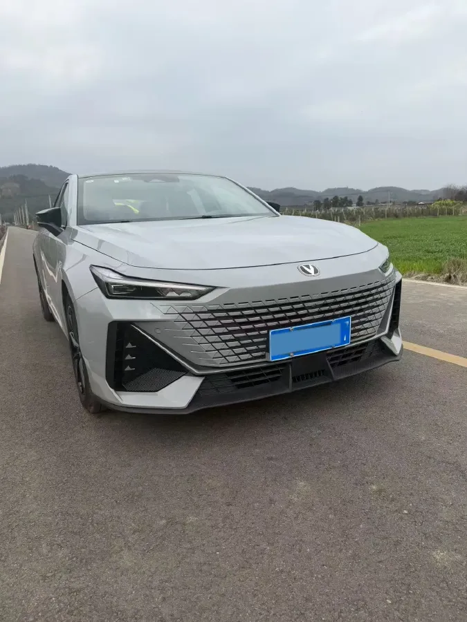2023 ChangAn UNI-V 1.5T 188HP L4 7DCT,autocango,china used car exporter,china ev exporter,chinese used car exporter,chinese used ev exporter