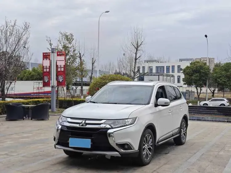 2018 Mitsubishi Outlander 2.0L 166HP L4 CVT,autocango,china used car exporter,china ev exporter,chinese used car exporter,chinese used ev exporter