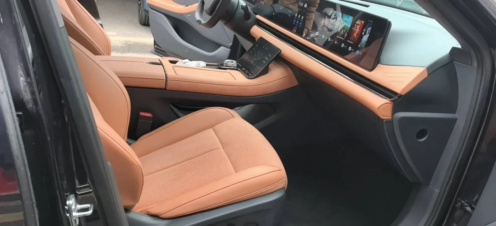 2024 Voyah ZhuiGuang 1.5T 136HP L4 PHEV 43KWH,autocango,china used car exporter,china ev exporter,chinese used car exporter,chinese used ev exporter