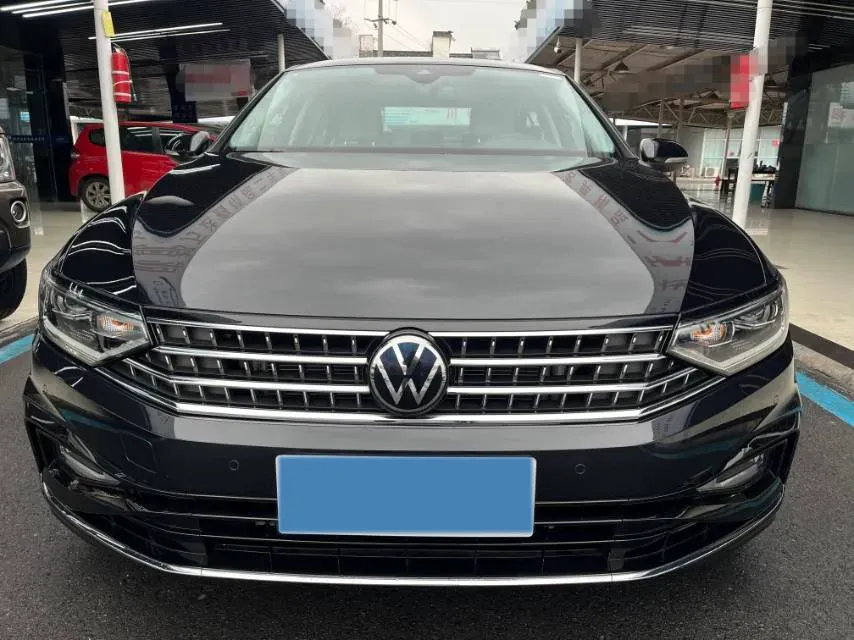 2023 Volkswagen Magotan 2.0T 186HP L4 7DCT,autocango,china used car exporter,china ev exporter,chinese used car exporter,chinese used ev exporter