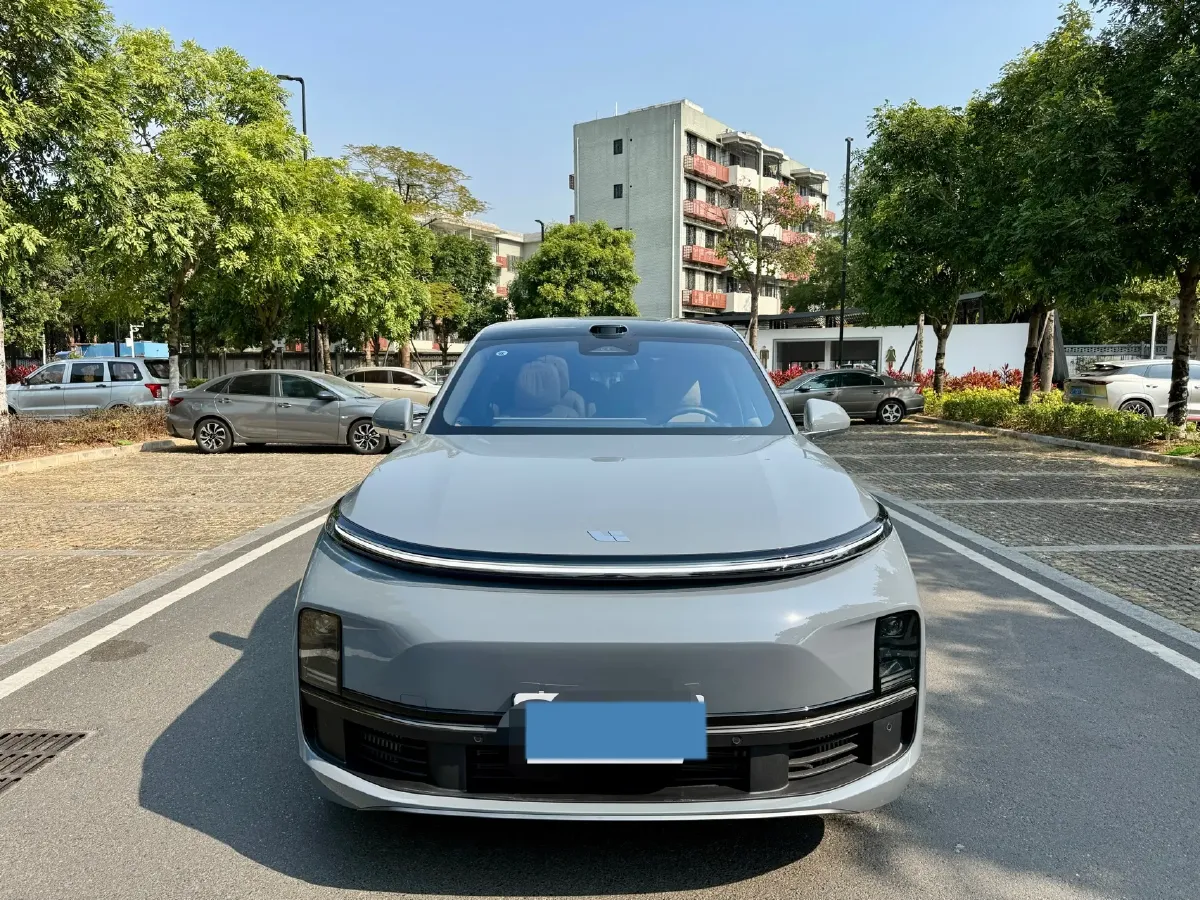 2025 Li L8 Range Extended 154HP REEV,autocango,china used car exporter,china ev exporter,chinese used car exporter,chinese used ev exporter