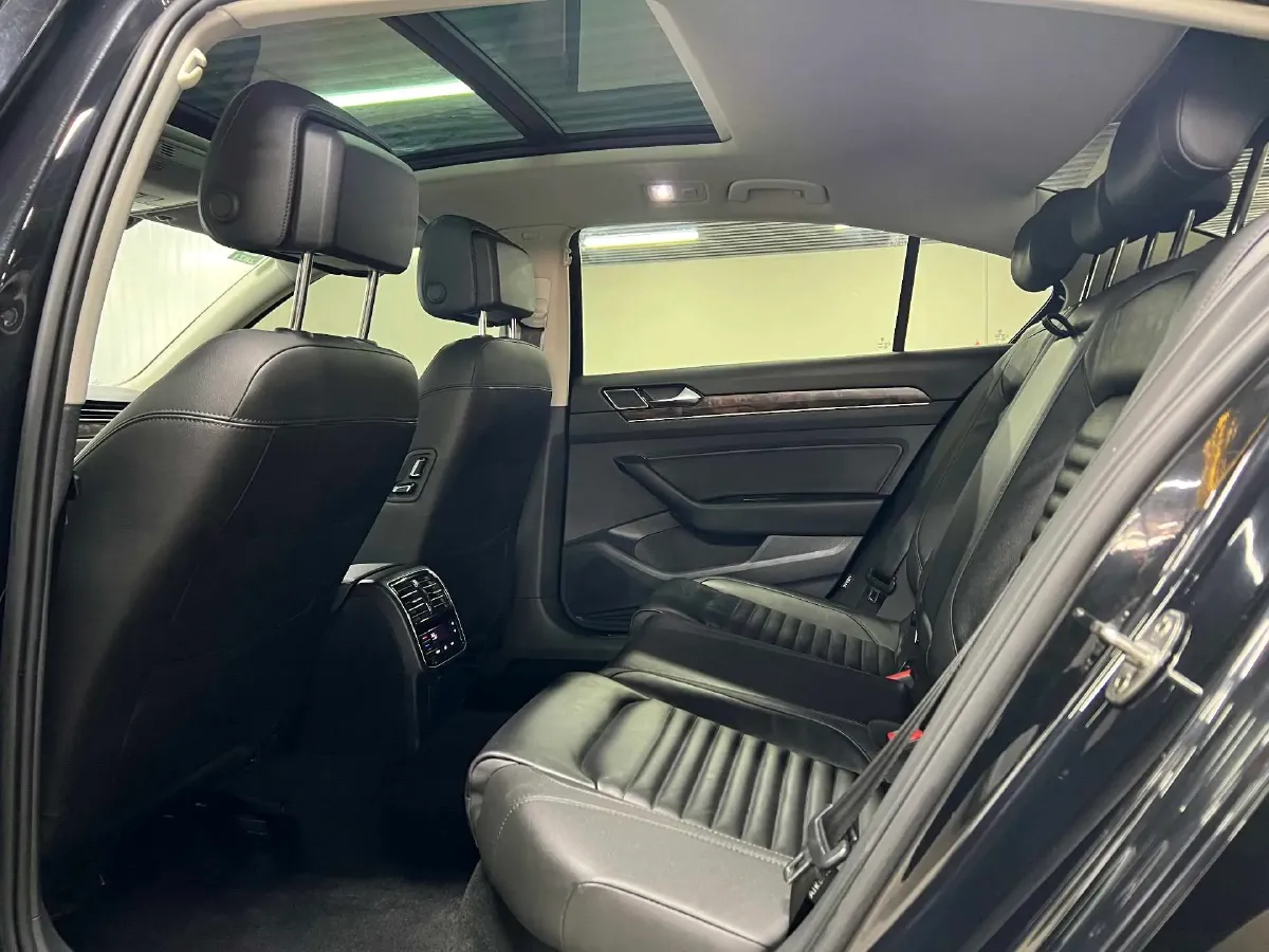 2019 Volkswagen Magotan 2.0T 186HP L4 7DCT,autocango,china used car exporter,china ev exporter,chinese used car exporter,chinese used ev exporter