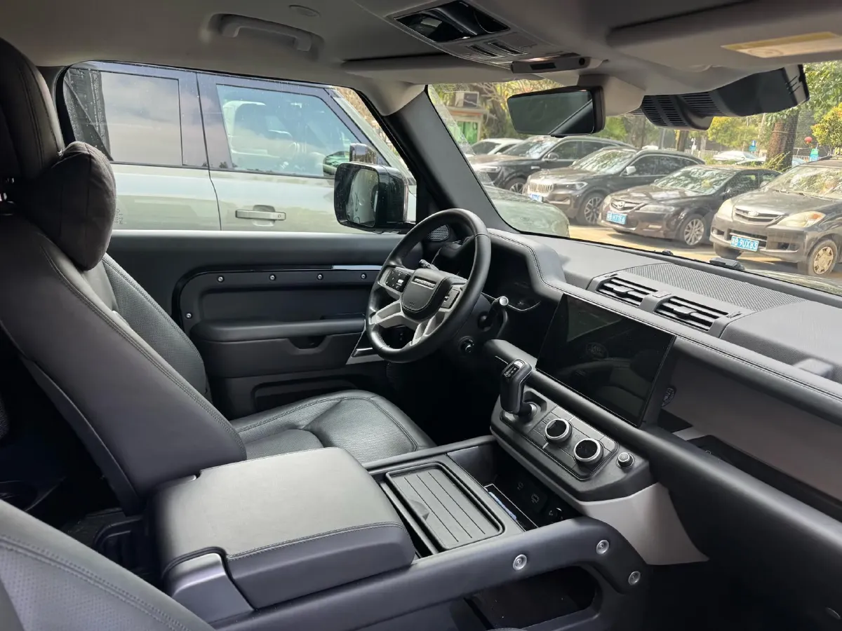 2024 Land Rover Defender 3.0T 400HP L6 8AT,autocango,china used car exporter,china ev exporter,chinese used car exporter,chinese used ev exporter