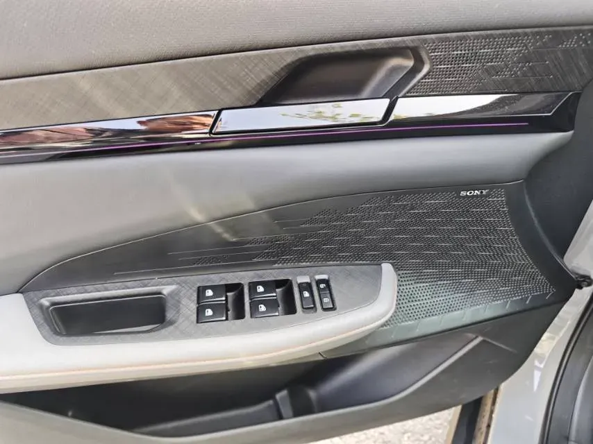 2022 ChangAn UNI-V 1.5T 188HP L4 7DCT,autocango,china used car exporter,china ev exporter,chinese used car exporter,chinese used ev exporter