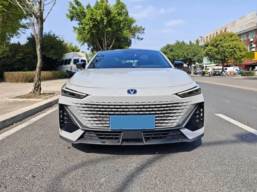 2022 ChangAn UNI-V 1.5T 188HP L4 7DCT,autocango,china used car exporter,china ev exporter,chinese used car exporter,chinese used ev exporter