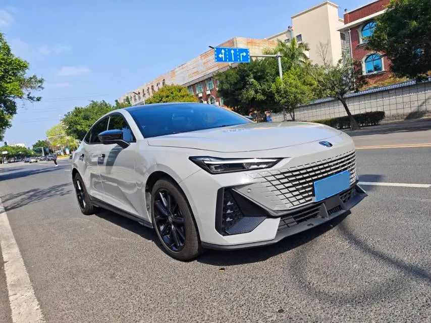 2022 ChangAn UNI-V 1.5T 188HP L4 7DCT,autocango,china used car exporter,china ev exporter,chinese used car exporter,chinese used ev exporter