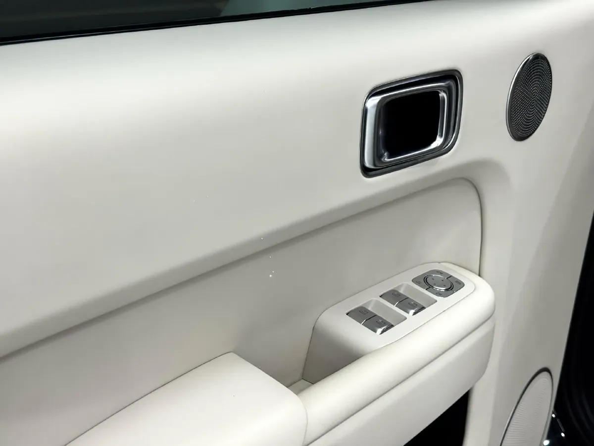 2023 Li L8 Range Extended 154HP REEV 40.9KWH,autocango,china used car exporter,china ev exporter,chinese used car exporter,chinese used ev exporter