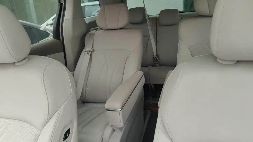 2025 Roewe iMAX8 1.5T 150HP L4 1DHT PHEV 24.7KWH,autocango,china used car exporter,china ev exporter,chinese used car exporter,chinese used ev exporter