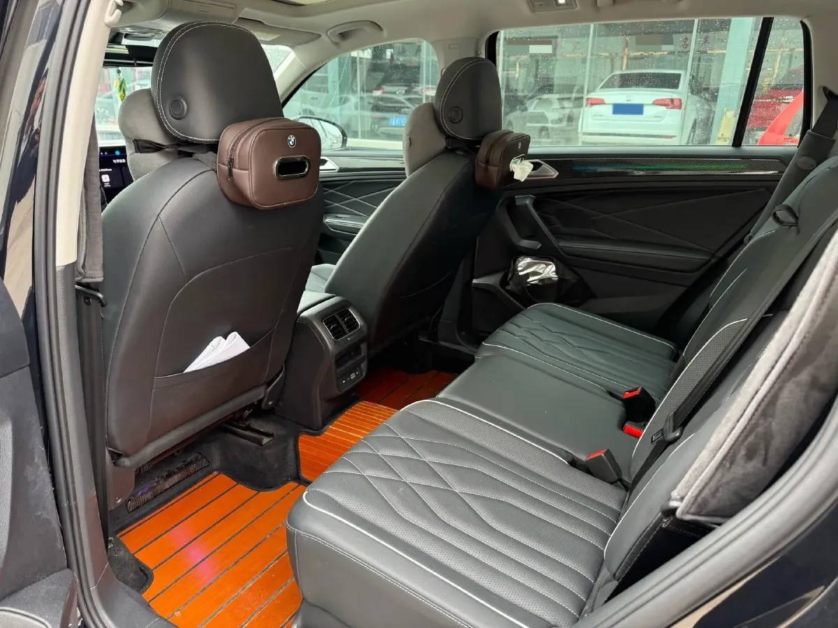 2024 Volkswagen Tiguan L 2.0T 186HP L4 7DCT,autocango,china used car exporter,china ev exporter,chinese used car exporter,chinese used ev exporter