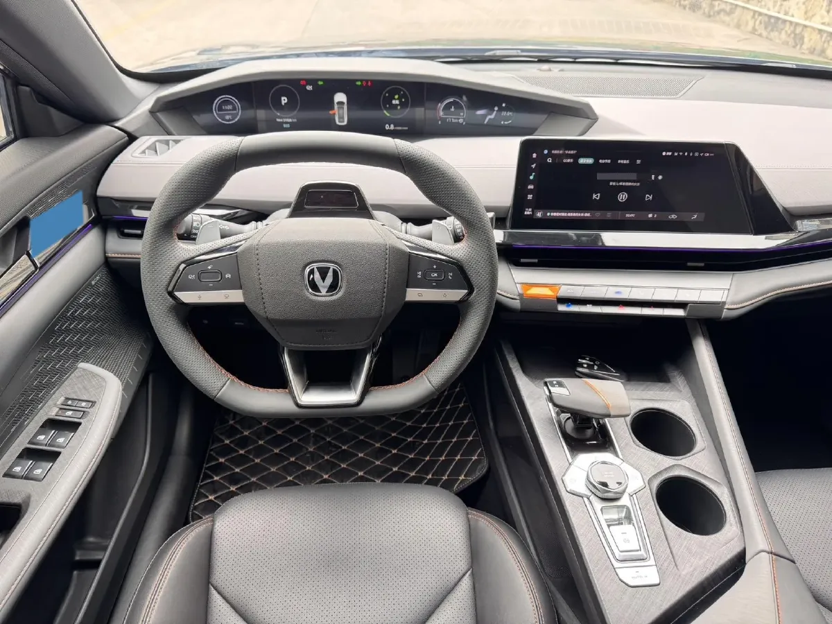 2022 ChangAn UNI-V 1.5T 188HP L4 7DCT,autocango,china used car exporter,china ev exporter,chinese used car exporter,chinese used ev exporter