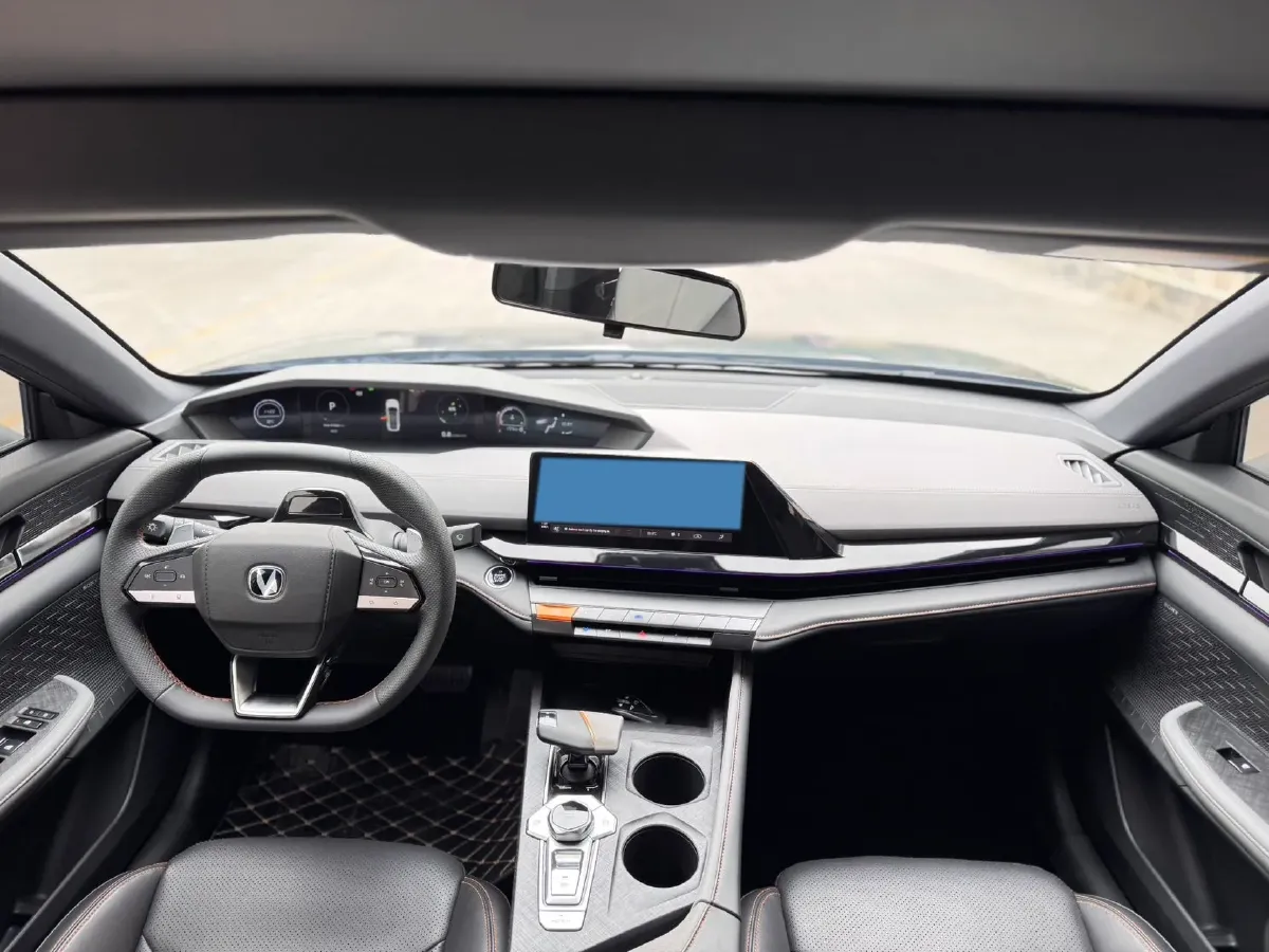 2022 ChangAn UNI-V 1.5T 188HP L4 7DCT,autocango,china used car exporter,china ev exporter,chinese used car exporter,chinese used ev exporter