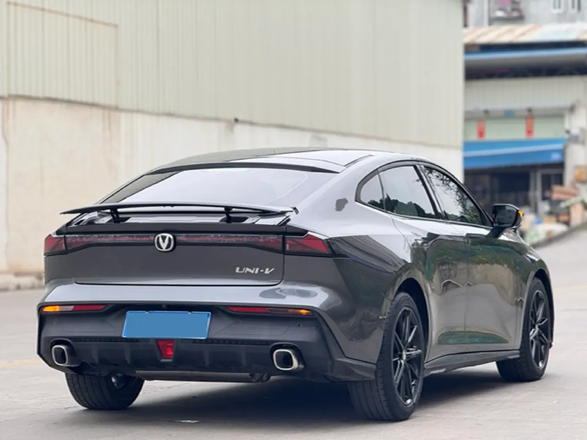 2022 ChangAn UNI-V 1.5T 188HP L4 7DCT,autocango,china used car exporter,china ev exporter,chinese used car exporter,chinese used ev exporter