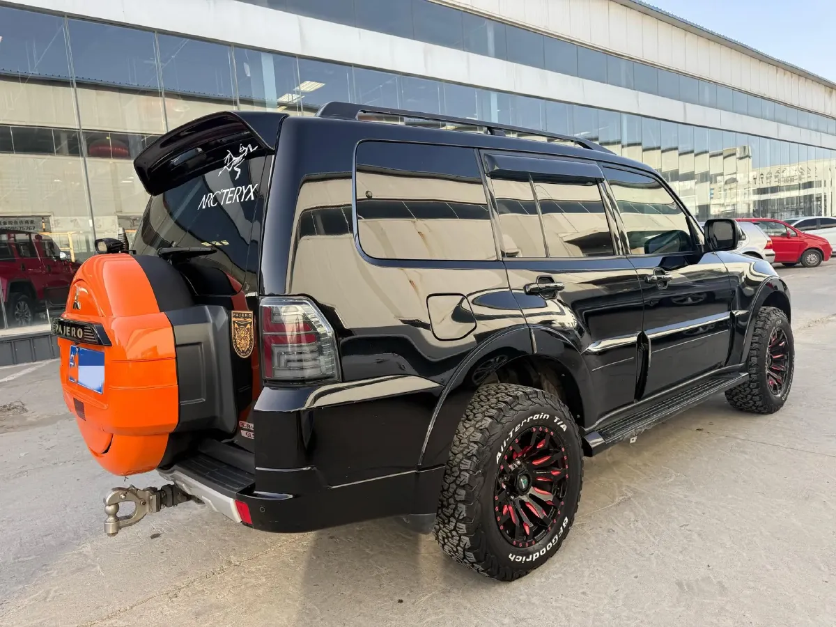 2020 Mitsubishi Pajero 3.0L 174HP V6 5AT,autocango,china used car exporter,china ev exporter,chinese used car exporter,chinese used ev exporter