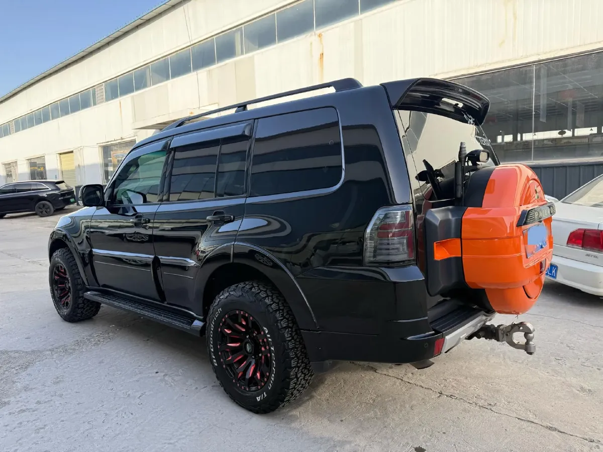 2020 Mitsubishi Pajero 3.0L 174HP V6 5AT,autocango,china used car exporter,china ev exporter,chinese used car exporter,chinese used ev exporter