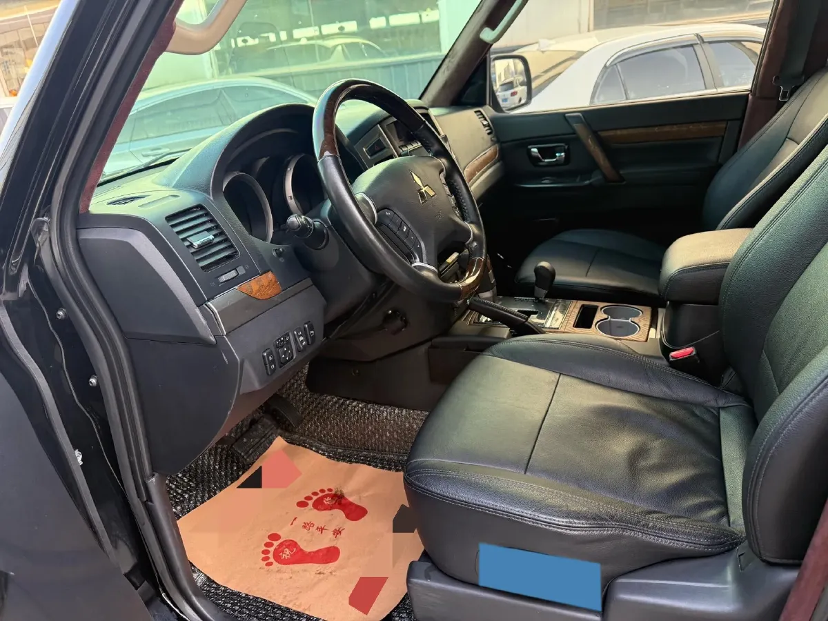 2020 Mitsubishi Pajero 3.0L 174HP V6 5AT,autocango,china used car exporter,china ev exporter,chinese used car exporter,chinese used ev exporter