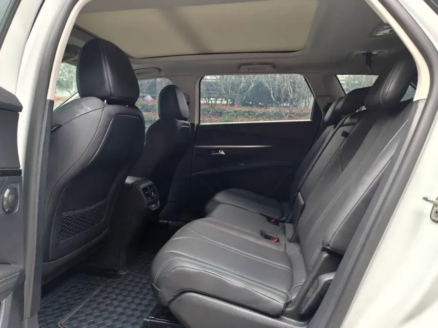 2023 Peugeot 5008 1.8T 211HP L4 8AT,autocango,china used car exporter,china ev exporter,chinese used car exporter,chinese used ev exporter