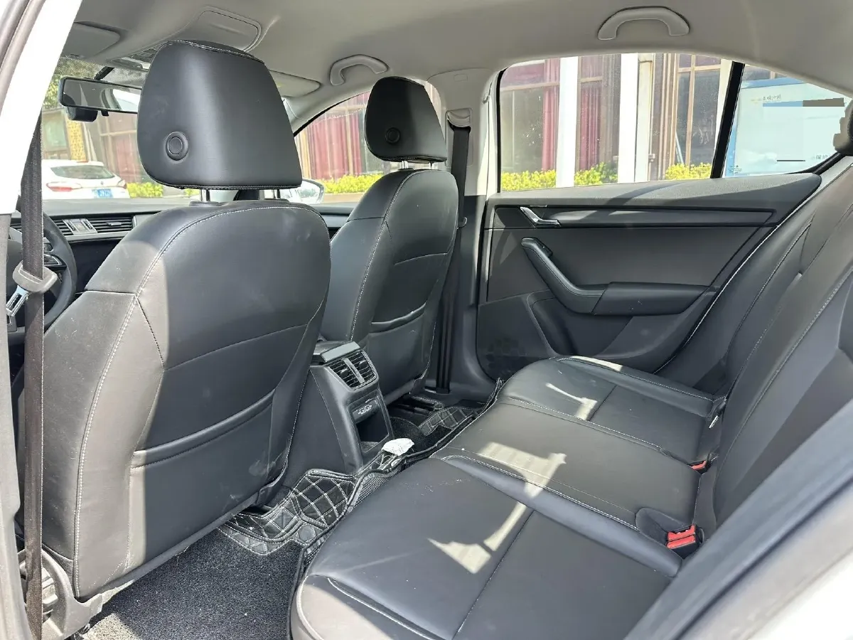 2022 Skoda Octavia 1.5L 113HP L4 6AT,autocango,china used car exporter,china ev exporter,chinese used car exporter,chinese used ev exporter