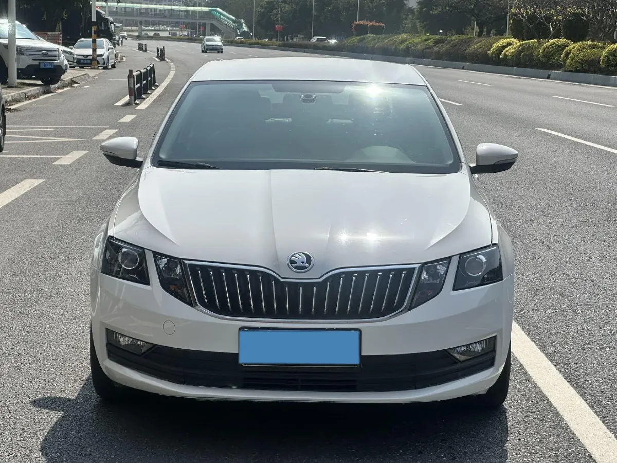 2022 Skoda Octavia 1.5L 113HP L4 6AT,autocango,china used car exporter,china ev exporter,chinese used car exporter,chinese used ev exporter