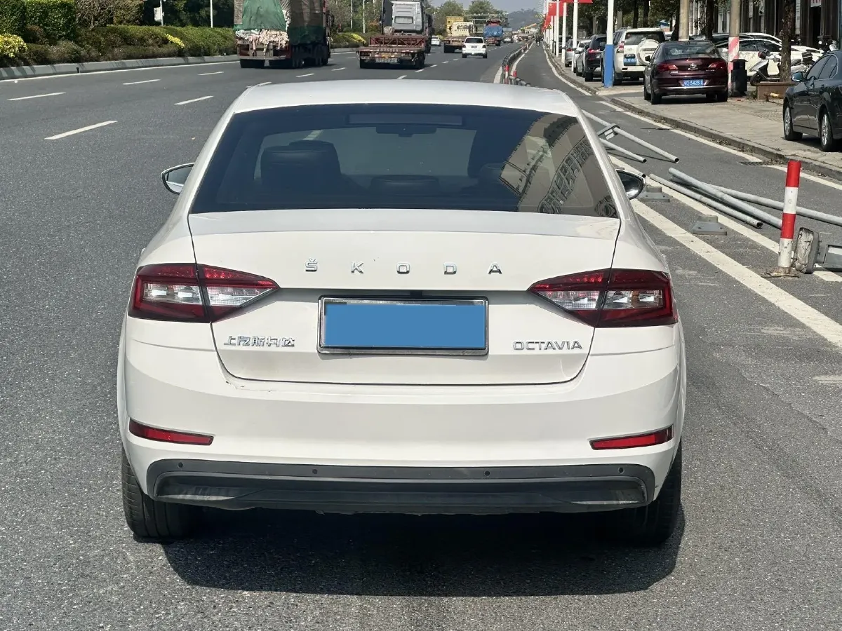 2022 Skoda Octavia 1.5L 113HP L4 6AT,autocango,china used car exporter,china ev exporter,chinese used car exporter,chinese used ev exporter