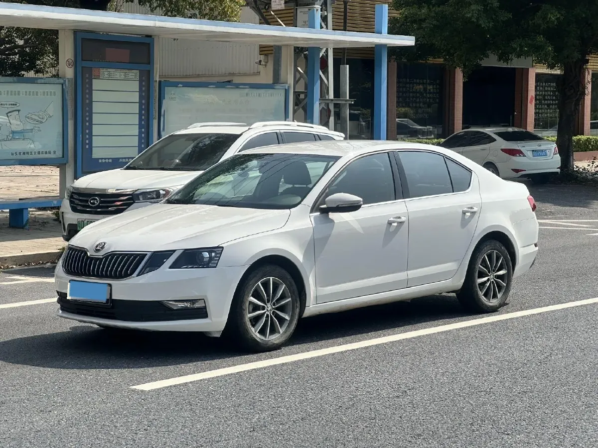2022 Skoda Octavia 1.5L 113HP L4 6AT,autocango,china used car exporter,china ev exporter,chinese used car exporter,chinese used ev exporter