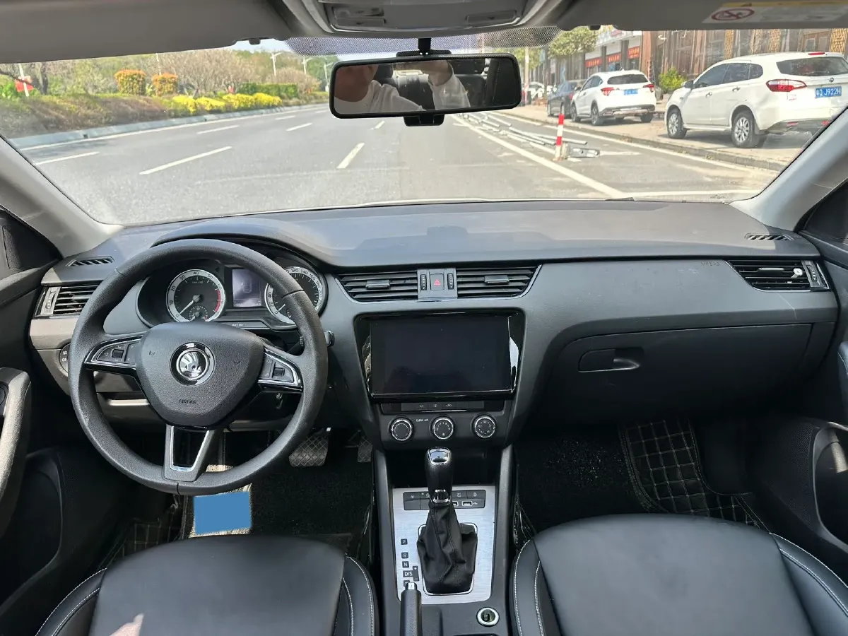 2022 Skoda Octavia 1.5L 113HP L4 6AT,autocango,china used car exporter,china ev exporter,chinese used car exporter,chinese used ev exporter