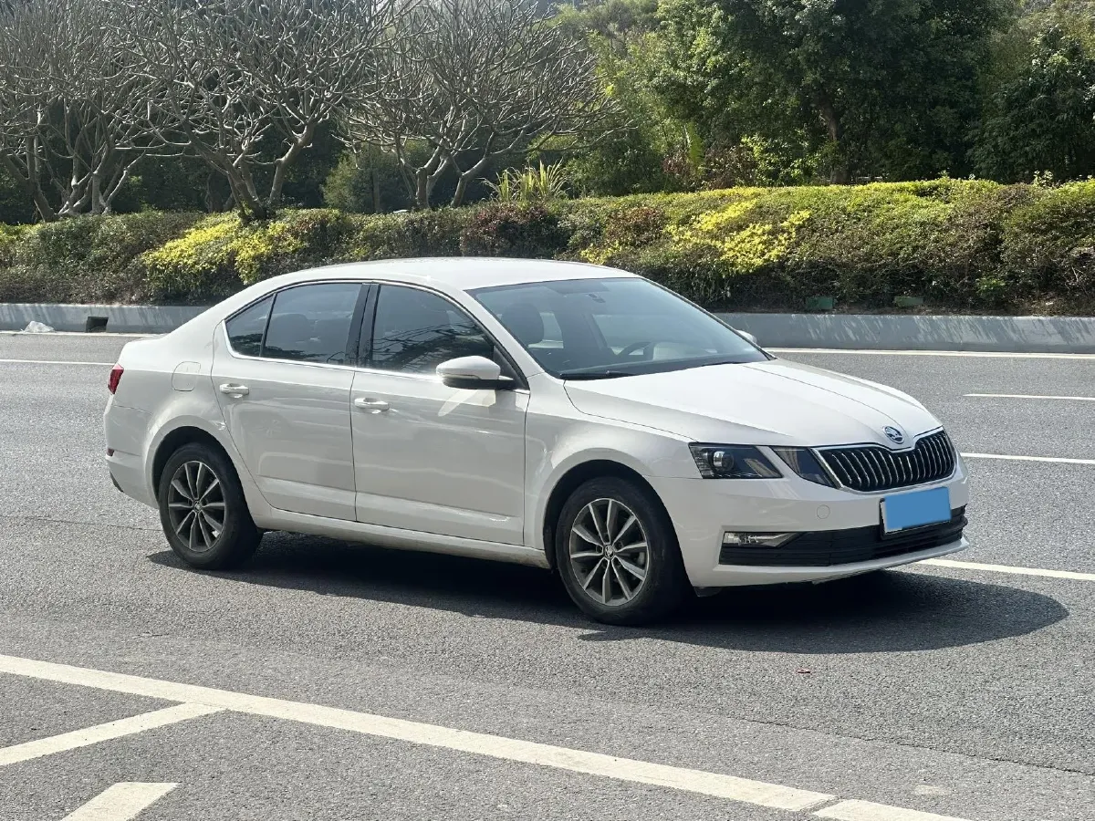 2022 Skoda Octavia 1.5L 113HP L4 6AT,autocango,china used car exporter,china ev exporter,chinese used car exporter,chinese used ev exporter