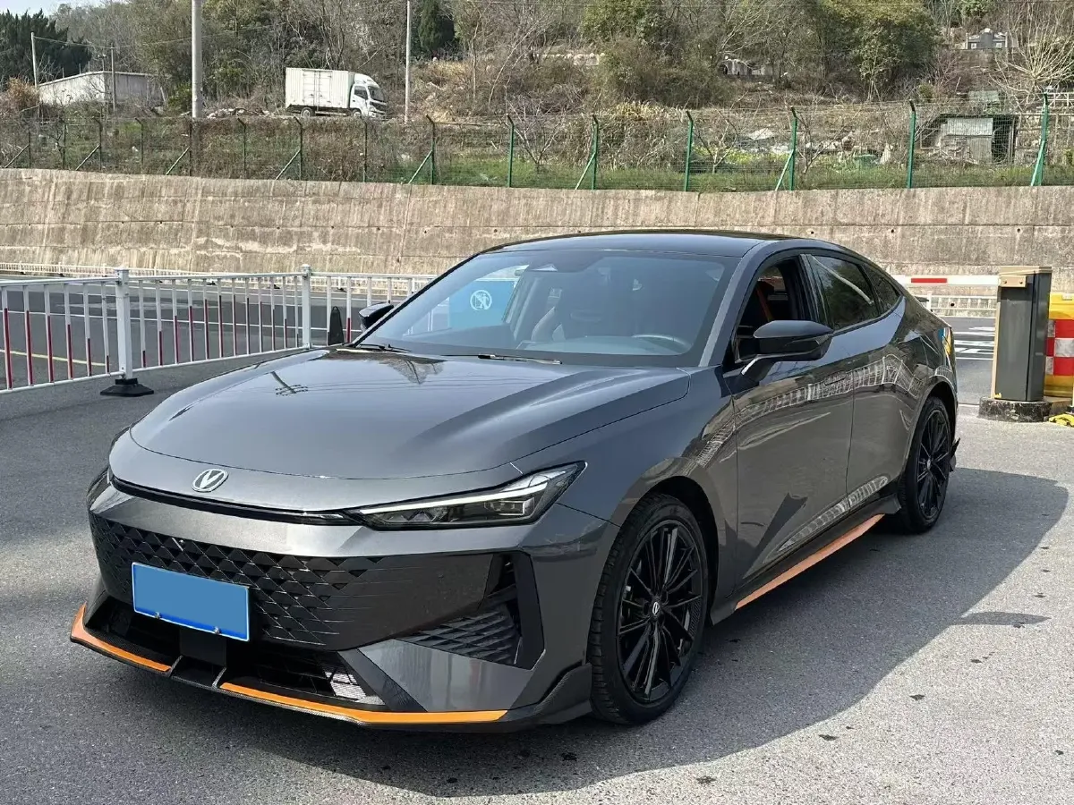 2024 ChangAn UNI-V 1.5T 188HP L4 7DCT,autocango,china used car exporter,china ev exporter,chinese used car exporter,chinese used ev exporter