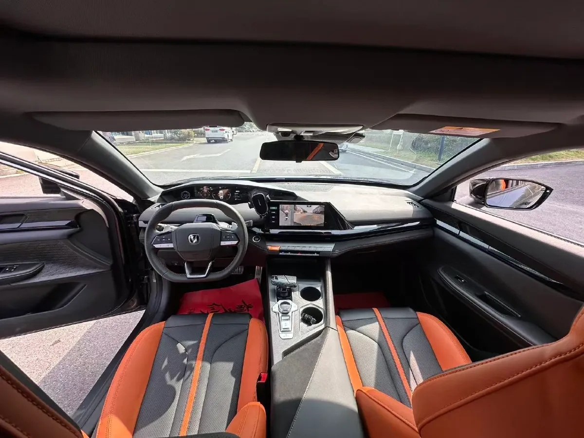 2024 ChangAn UNI-V 1.5T 188HP L4 7DCT,autocango,china used car exporter,china ev exporter,chinese used car exporter,chinese used ev exporter