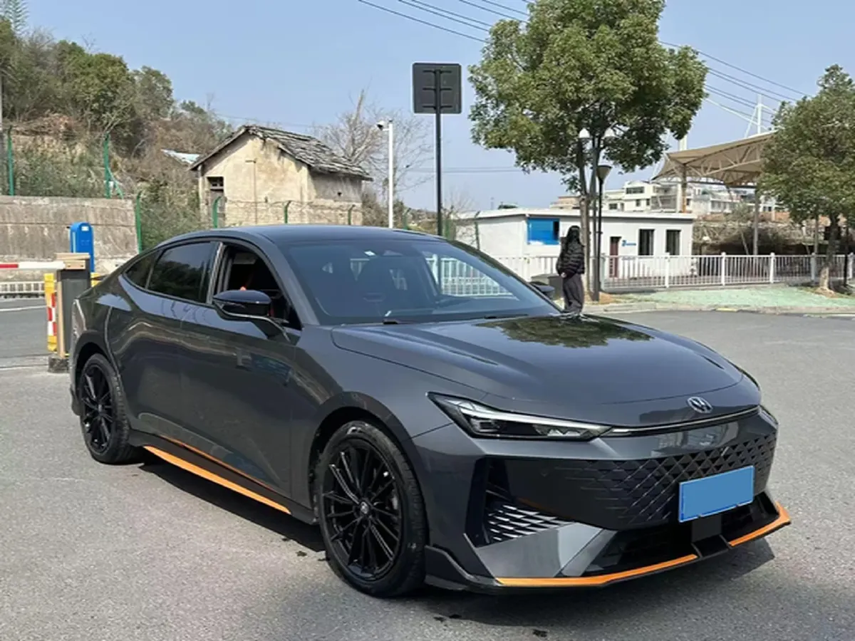 2024 ChangAn UNI-V 1.5T 188HP L4 7DCT,autocango,china used car exporter,china ev exporter,chinese used car exporter,chinese used ev exporter